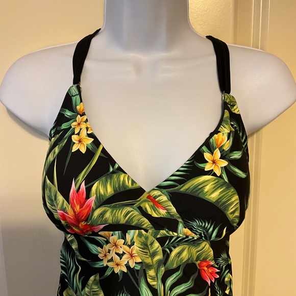 Calia by Carrie Underwood Swim Top size Small - Picture 2 of 11